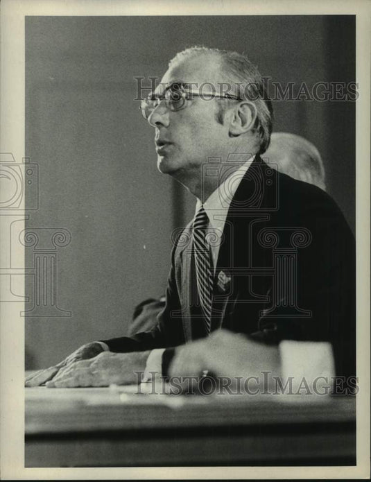 1973 Press Photo Carl Touhey sits at a table with others - tua20374