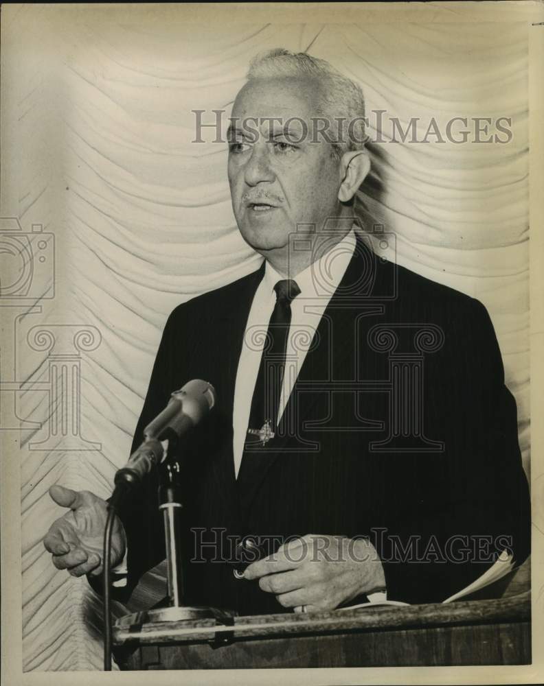 1966 Press Photo Buffalo, New York Mayor Frank Sedita speaks at podium