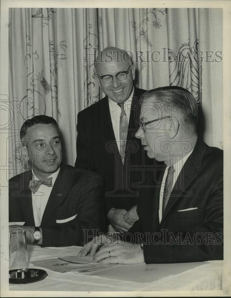 1962 Press Photo Anthony W Pape talks with two men at Greater Colonie meeting- Historic Images