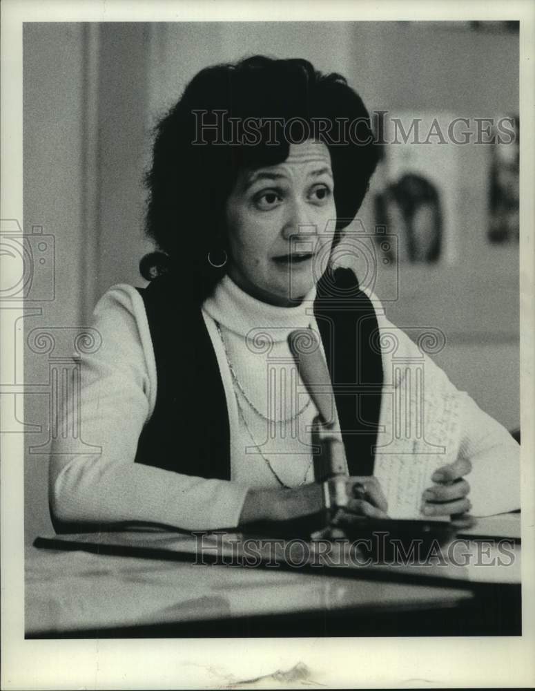 1973 Press Photo Loretta A Santoro, Cohoes, New York talks into microphone