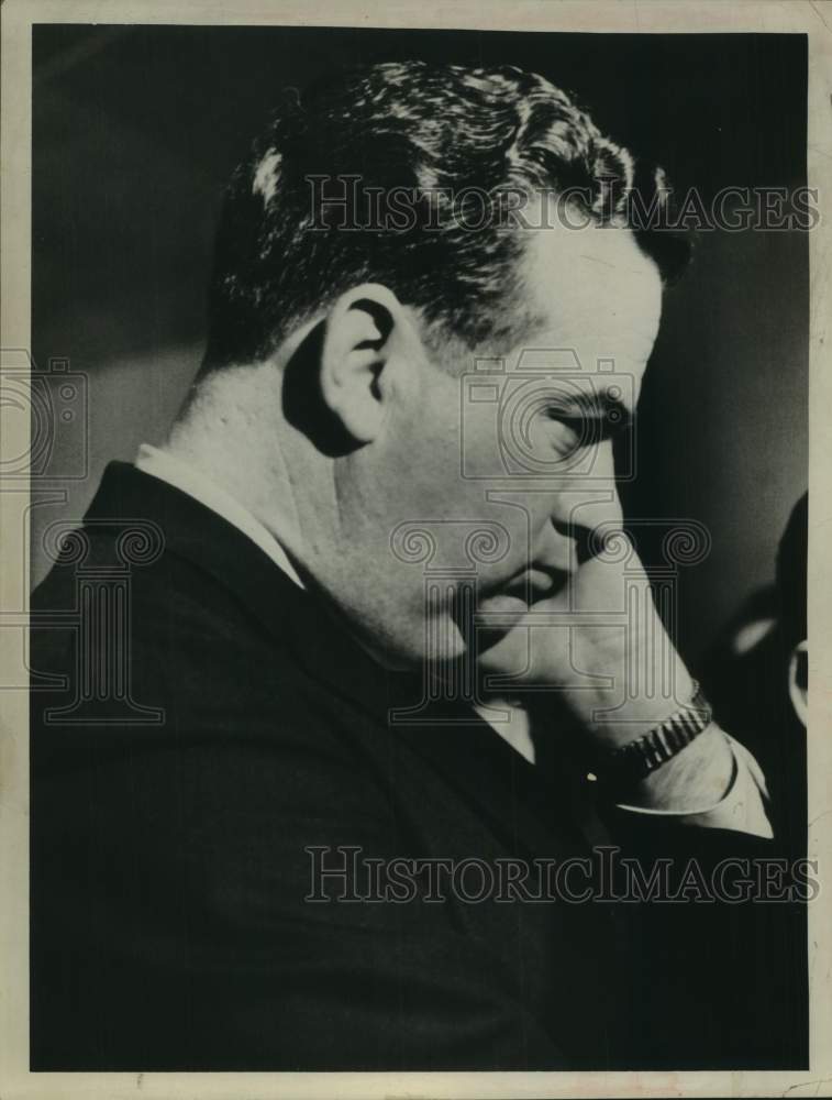 1966 Press Photo John Shambo rests head in hand - tua20662