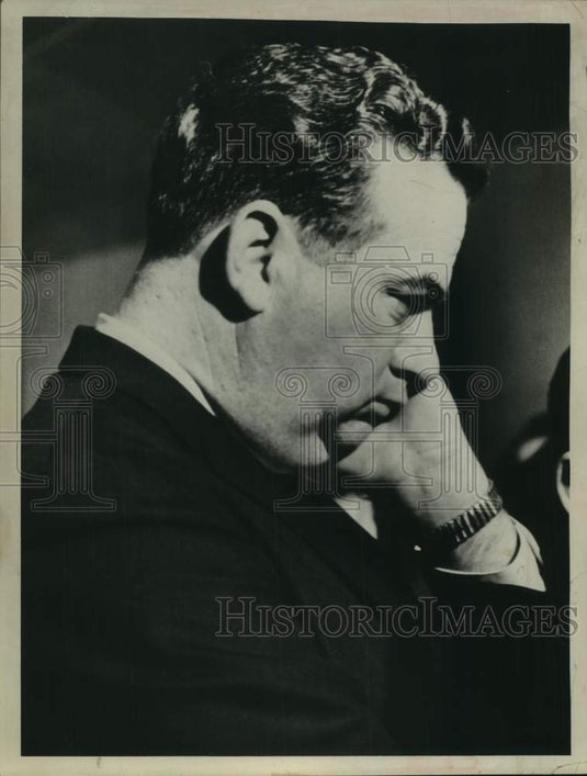 1966 Press Photo John Shambo rests head in hand - tua20662