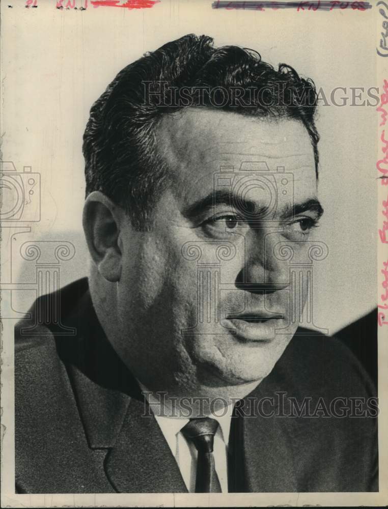 Load image into Gallery viewer, 1967 Press Photo John Shambo, IUE Business Agent - tua20667
