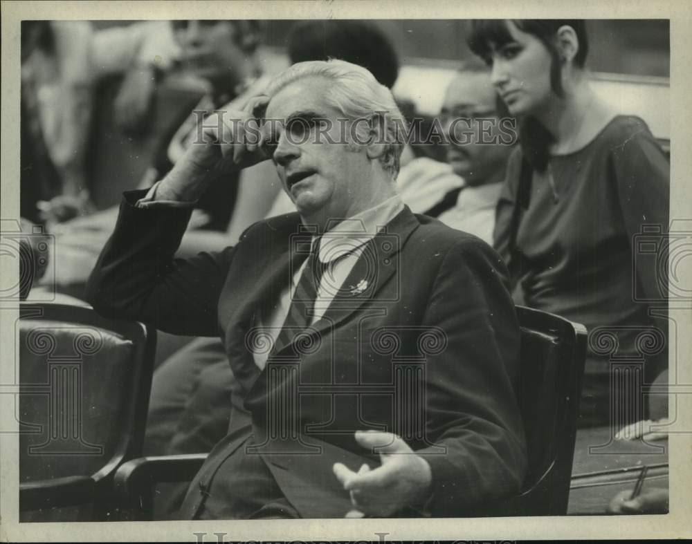 1970 Press Photo Paul O&#39;Dwyer sits in chair at meeting, Albany, New York