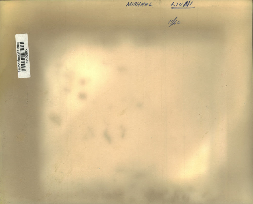 1966 Press Photo Michael Liuni (Left) with two women walk down hallway