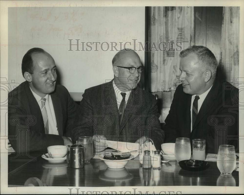 Load image into Gallery viewer, 1966 Press Photo Charles Little at water resources talk in New York - tua21005
