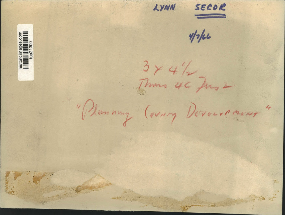 1966 Press Photo Lynn Secor at county planning meeting in New York - tua21300