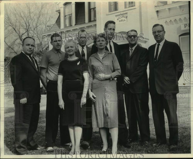 Load image into Gallery viewer, 1963 Press Photo Democratic candidates for Town of Schodack office pose outside
