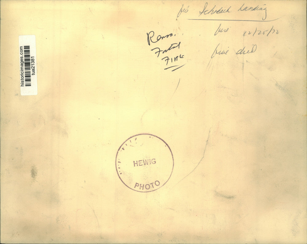 1970 Press Photo Schodack Landing, NY battles fire at home that is destroyed