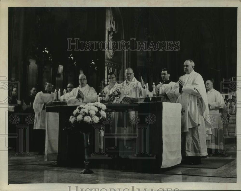 Load image into Gallery viewer, 1969 Press Photo Clergy prays at funeral for Bishop William Scully, Albany, NY
