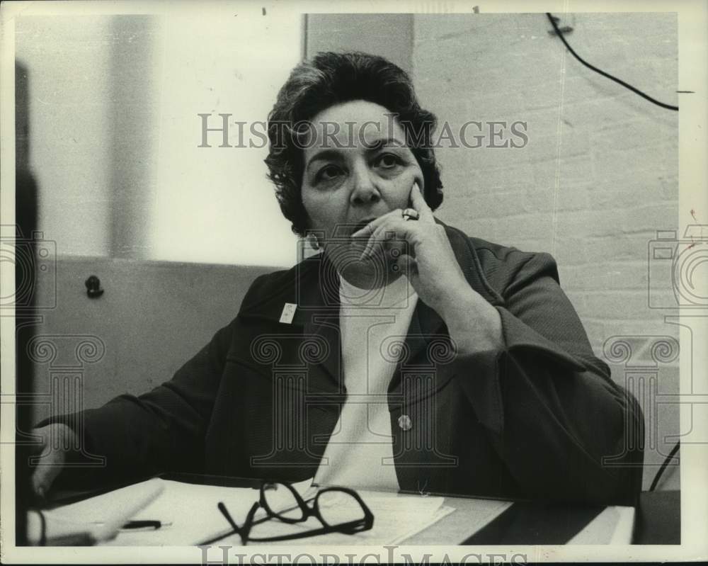 1975 Press Photo Mary Ovesen listens intently - tua21590