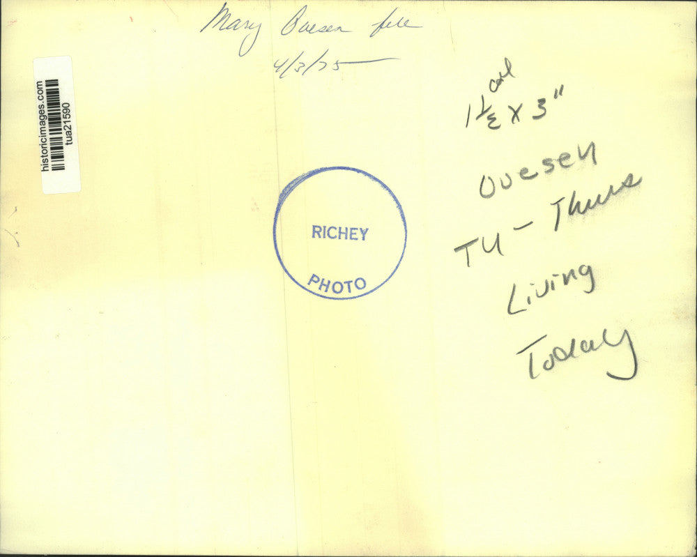 1975 Press Photo Mary Ovesen listens intently - tua21590