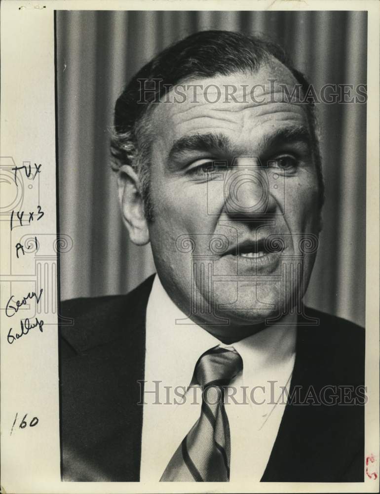 1974 Press Photo George Gallup, Jr talks to someone not in view of camera