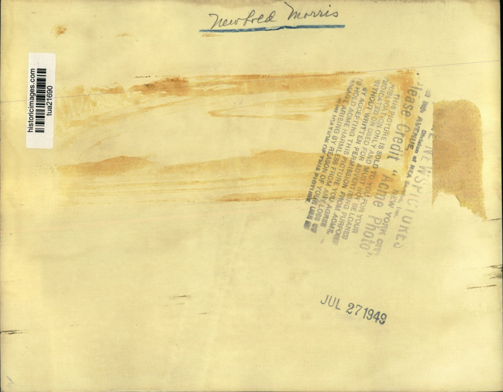 1949 Press Photo Newhold Morris sits at desk with papers - tua21690