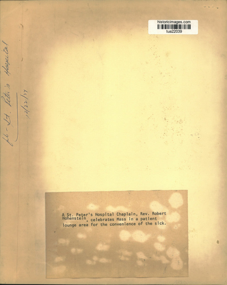 1974 Press Photo Chaplain celebrates mass at St. Peter's Hospital, Albany, NY