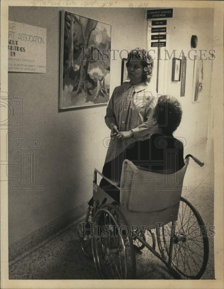 Load image into Gallery viewer, 1972 Press Photo Lois Dascher with patient, St. Peter's Hospital, Albany, NY
