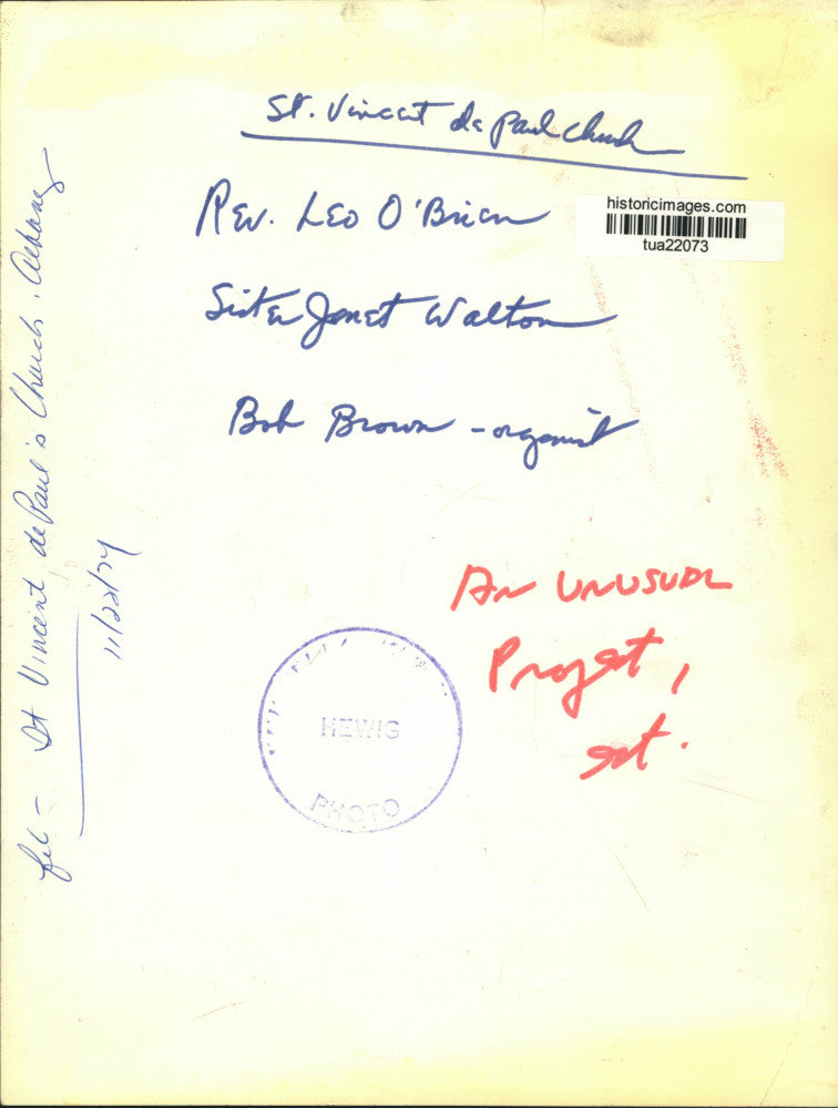 1974 Press Photo Church officials confer, St. Vincent de Paul Church, Albany, NY