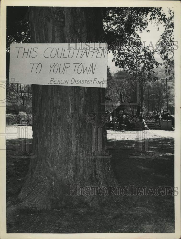 1962 Press Photo Sign on tree in front of burned down building, Berlin, New York