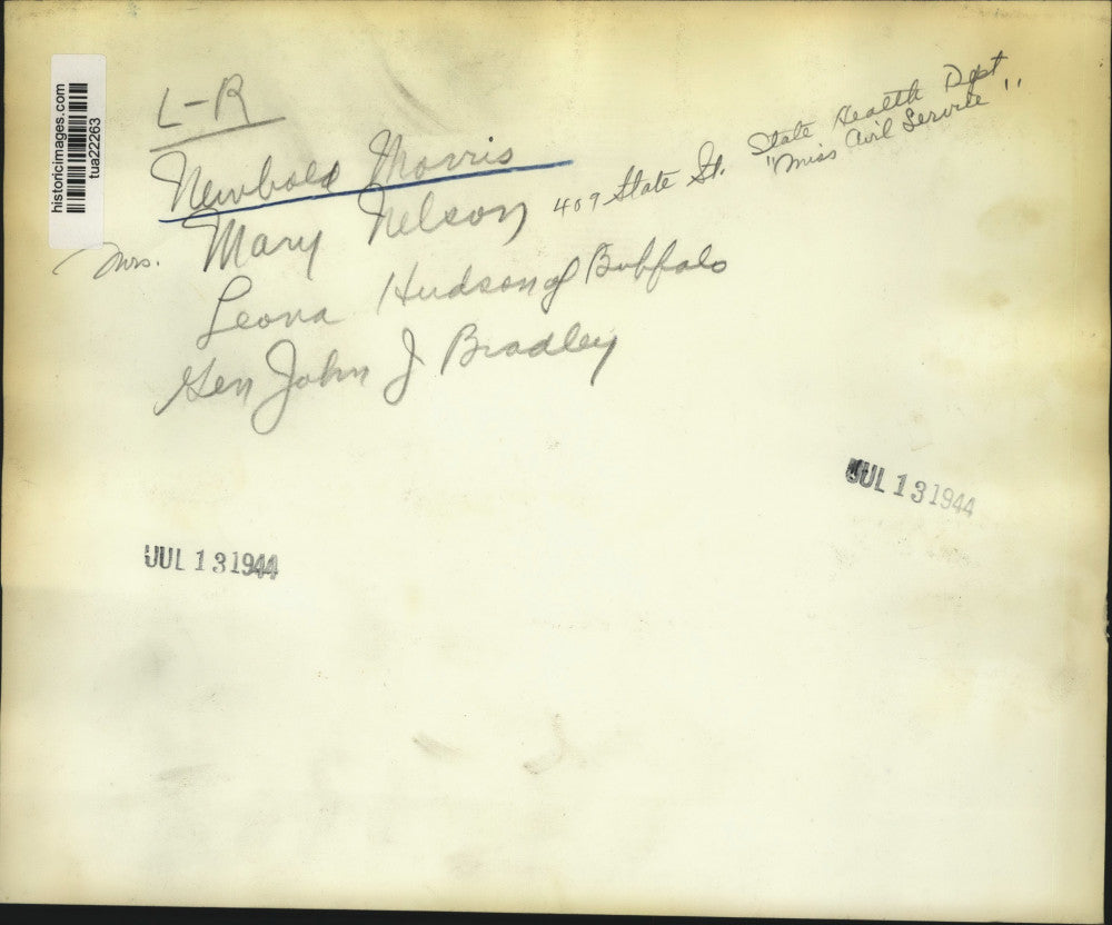 1944 Press Photo Newbold Morris (L) meets with General John Bradley & two women