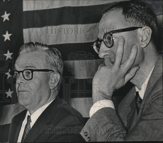 1960 Press Photo Representative Leo O'Brien and Irwing Waxman in front of flag