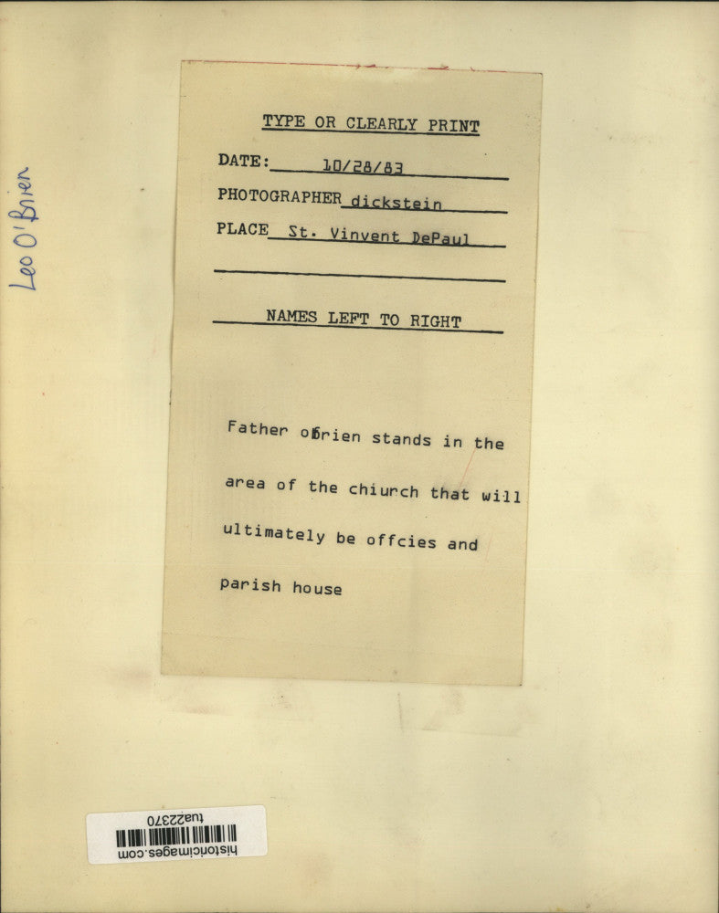 1983 Press Photo Father Leo O'Brien stands inside St Vincent de Paul Church, NY