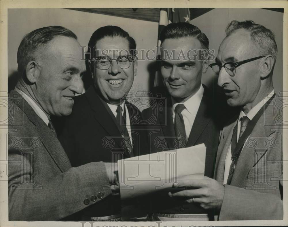 1960 Press Photo Four men review papers at Albany District Grand Lecturers event