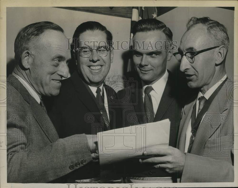 Load image into Gallery viewer, 1960 Press Photo Four men review papers at Albany District Grand Lecturers event
