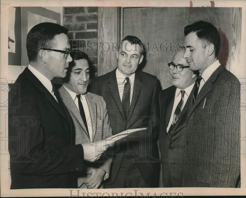 Load image into Gallery viewer, 1965 Press Photo M Raymond O'Brien (R), listens to other men St Gregory's School
