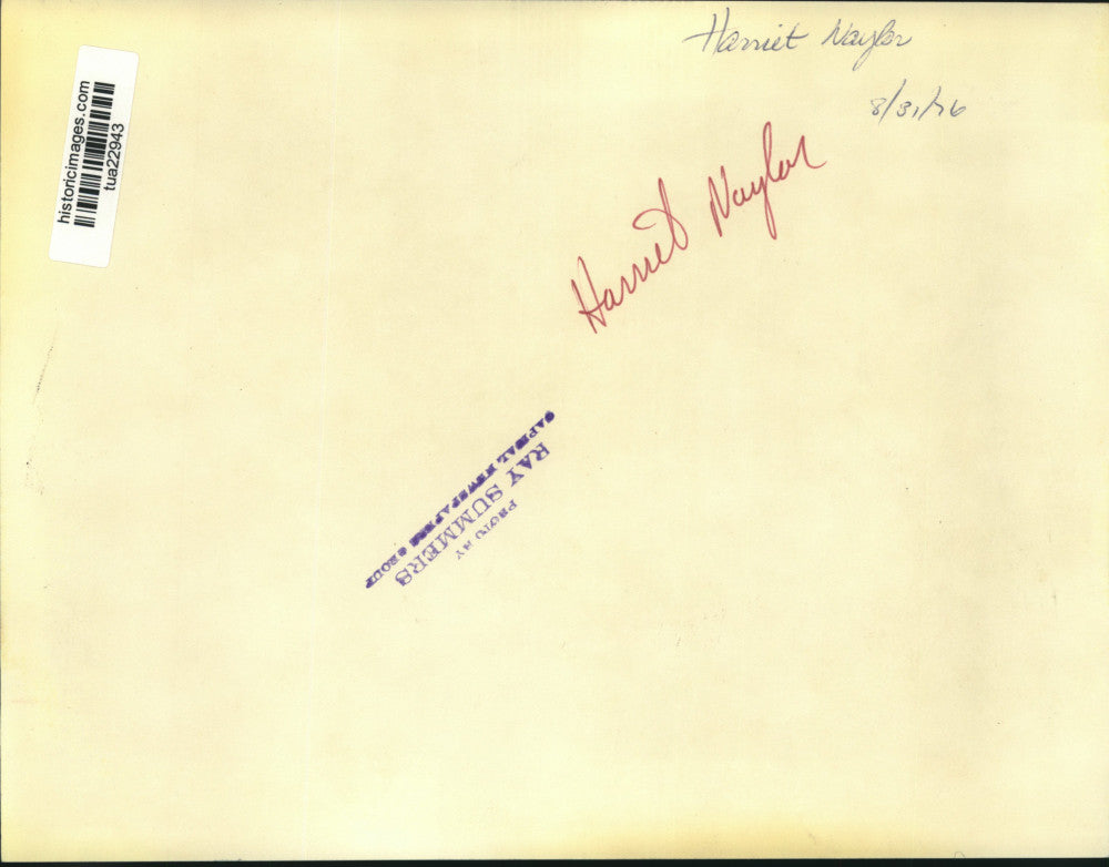 1976 Press Photo Harriet Naylor sits and talks with person (not in view)