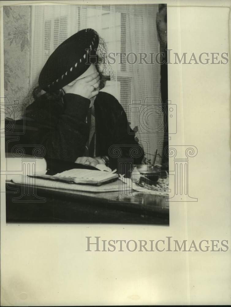 Load image into Gallery viewer, 1940 Press Photo Viola Serandies rests head in hand as she sits at desk
