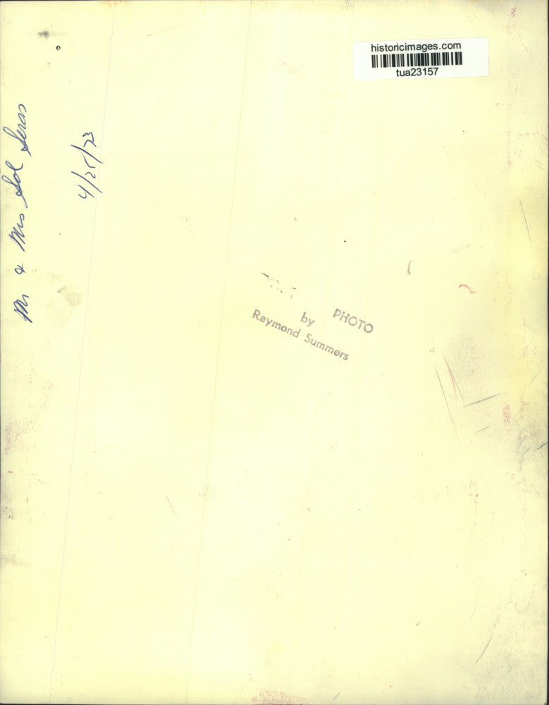 1973 Press Photo Mr and Mrs Sol Seras chop food in industrial kitchen