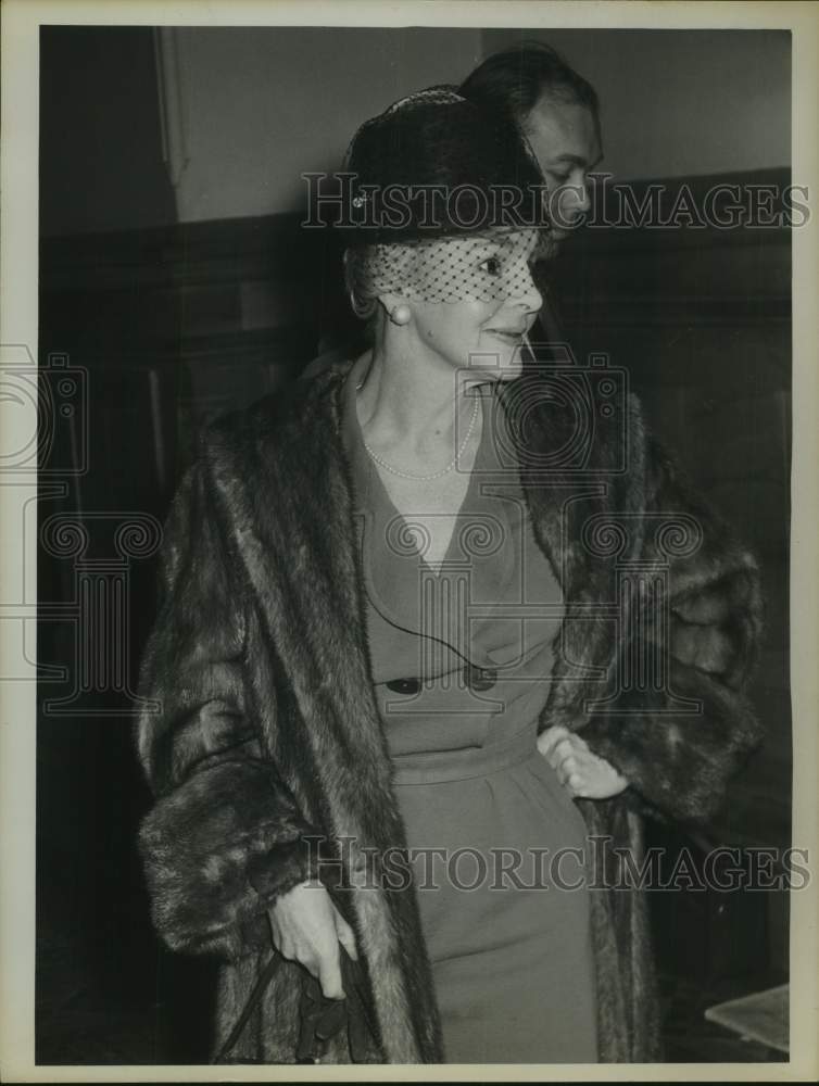 1960 Press Photo Catherine G. Ryan, wife of John J. Ryan, in New York