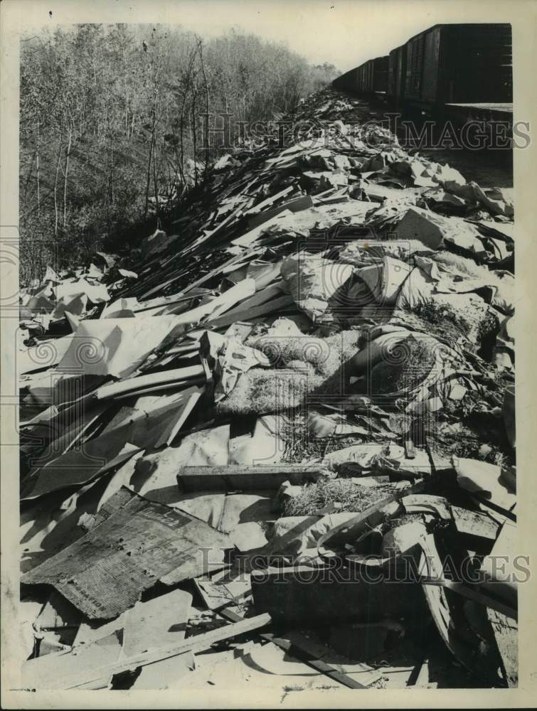 1962 Press Photo Garbage pile in dump in Selkirk, New York - tua23314