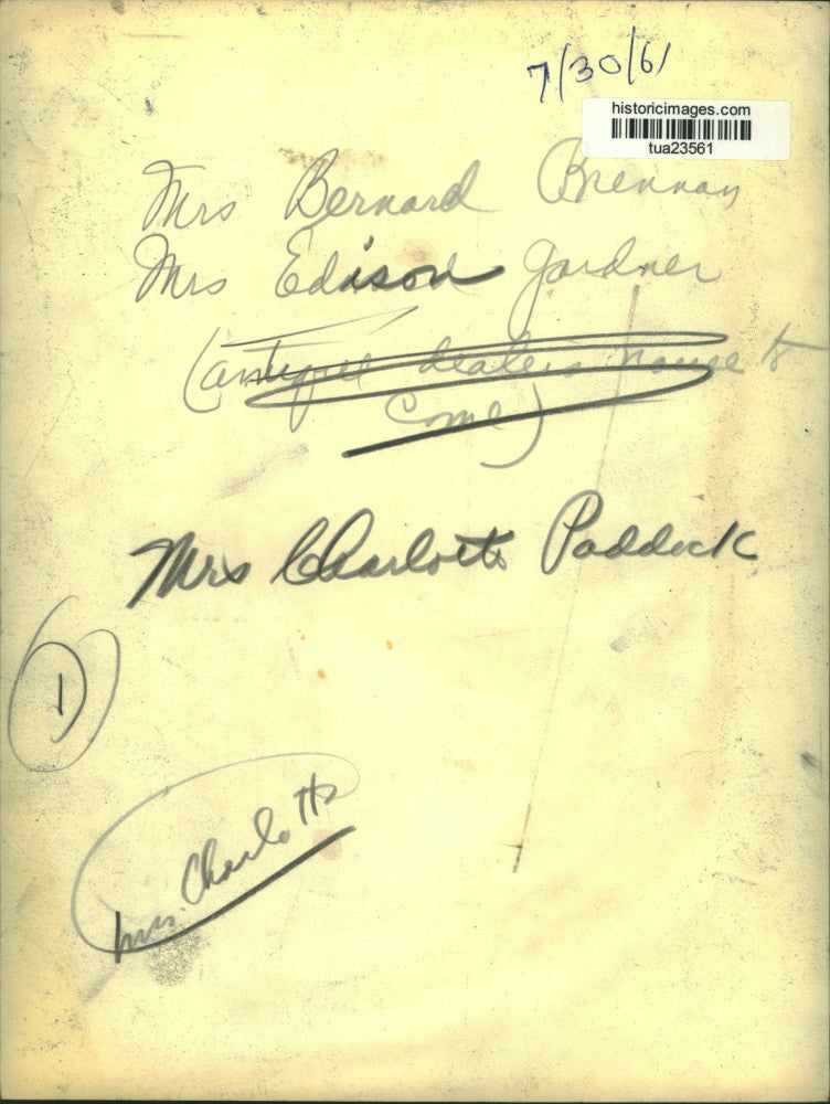 1961 Press Photo Ladies admire antique teapots in New York - tua23561