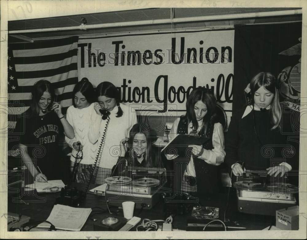 1970 Press Photo Group records messages at Operation Goodwill, Albany, New York