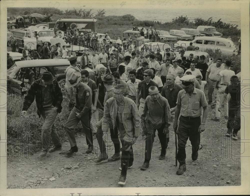 1963 Press Photo Search party looks for Linda Septer in New York - tua23838