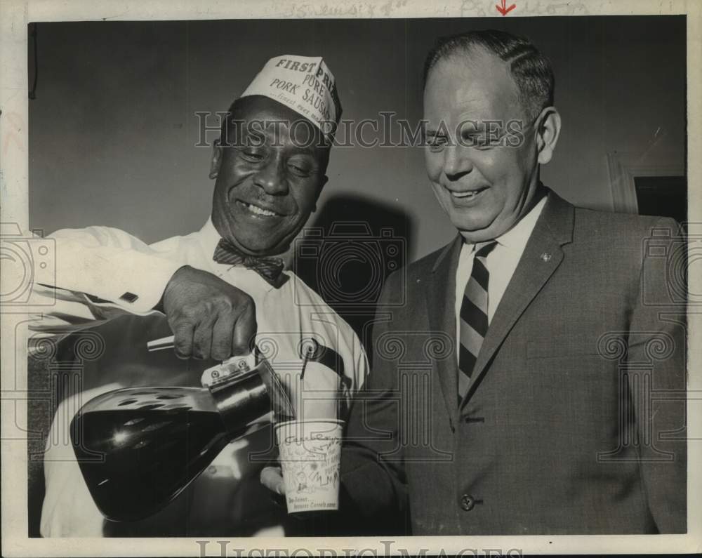 1969 Press Photo Restaurateur pours coffee for James Sackrider in Albany, NY