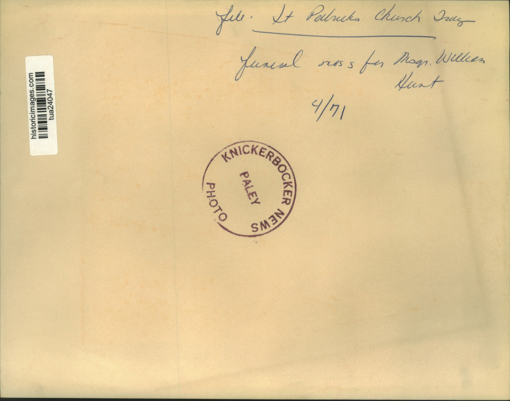 1971 Press Photo Altar boys begin procession for funeral at St Patrick's Church