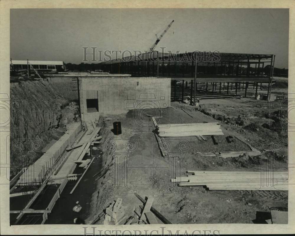 1970 Press Photo Construction work on library & classroom addition at Shaker HS