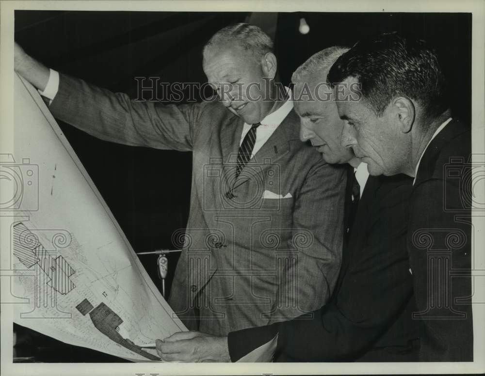 1960 Press Photo Men look over blueprints for Albany Country Club, New York