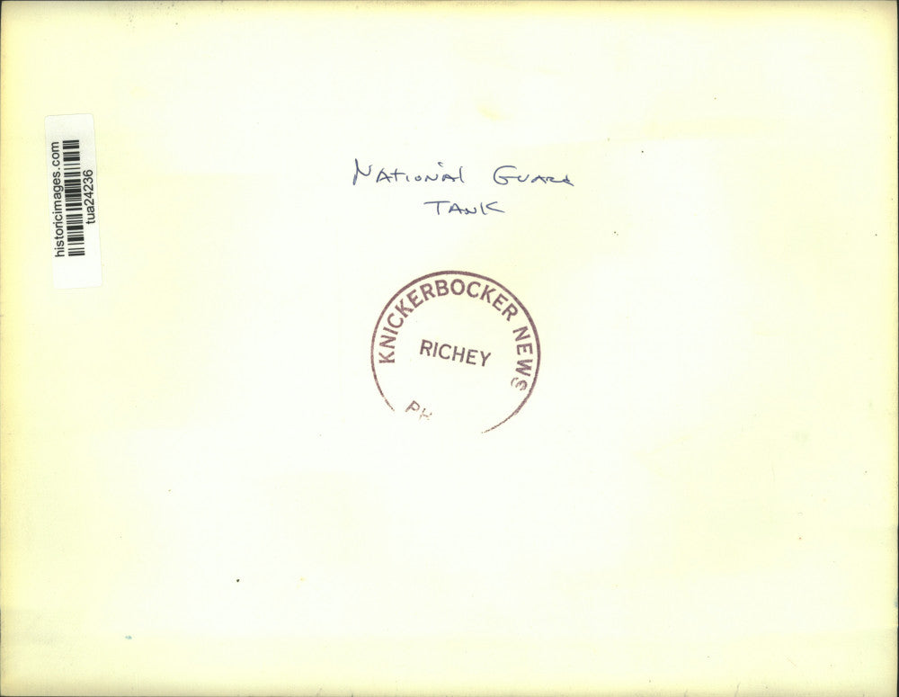 Press Photo Large crowd watches US Army National Guard tank in parade