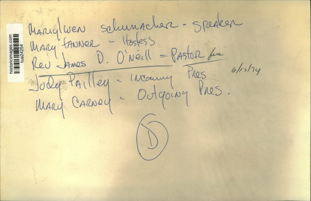 1974 Press Photo Reverend James O'Neill with women's group in New York