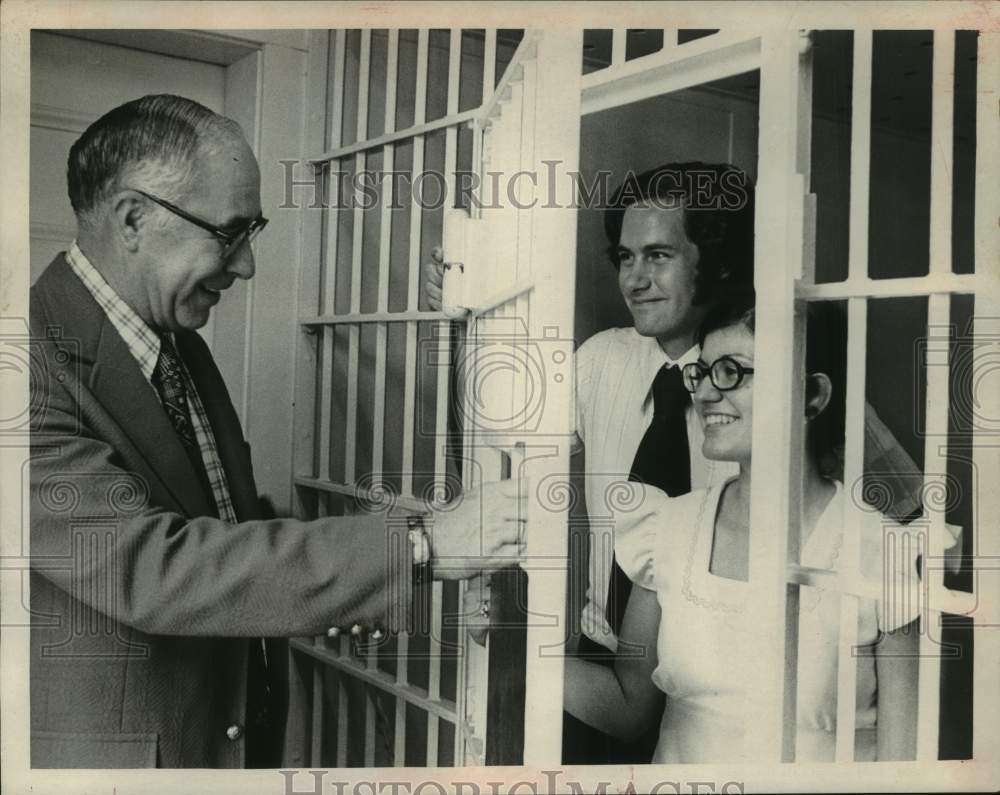 1973 Press Photo Scotia, NY Mayor with area teachers at Scotia Police Department- Historic Images