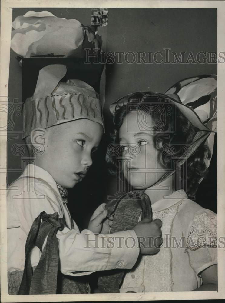 1961 Press Photo Students in costume at Loudonville, New York day school
