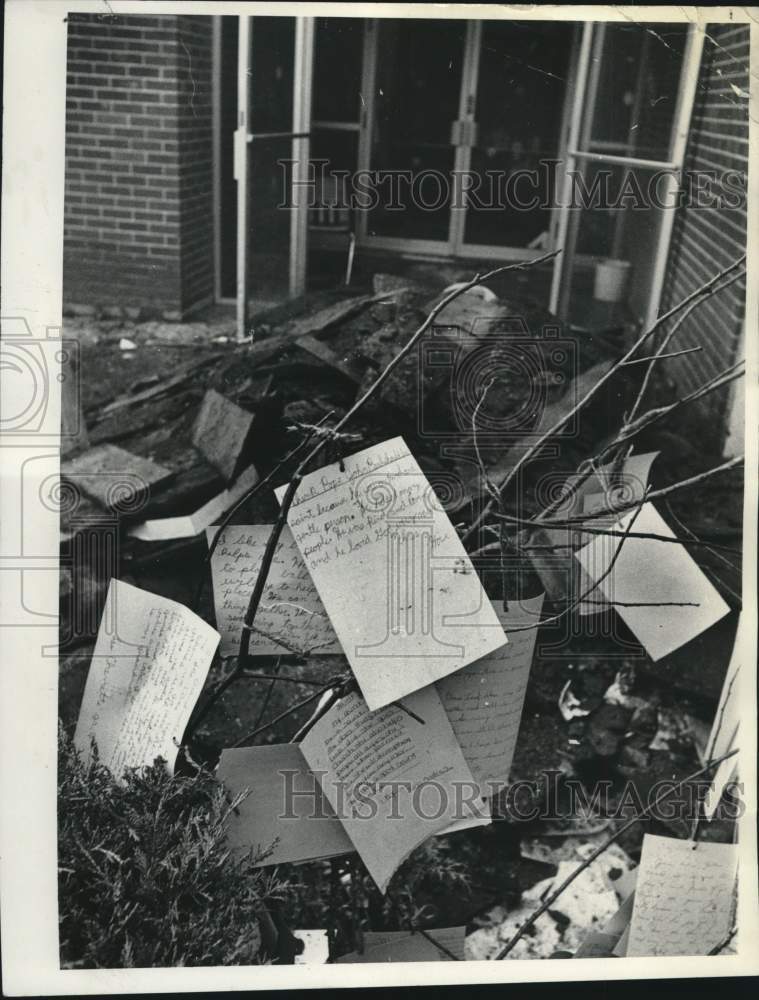 1978 Press Photo Burned rubble outside St. Mary's Elementary, East Greenbush, NY