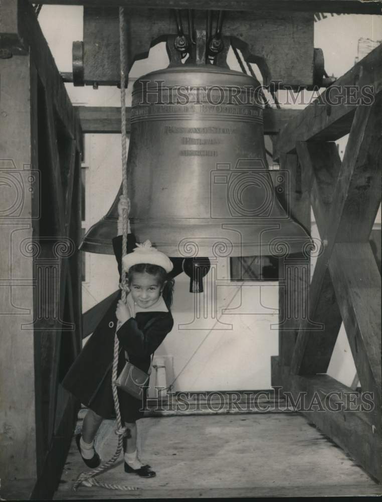 1950 Press Photo Janet Fleaharty rings a replica of the Liberty Bell in NY