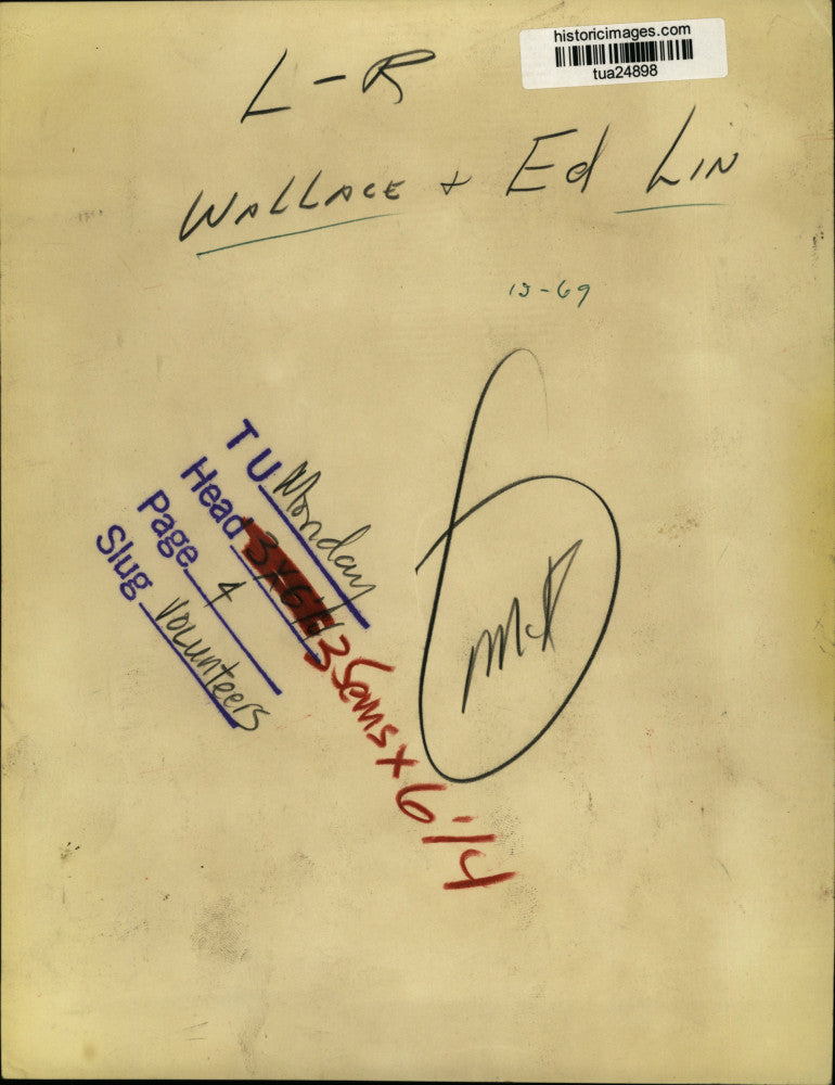 1969 Press Photo Wallace & Ed Lin in Operation Goodwill office, Albany, New York