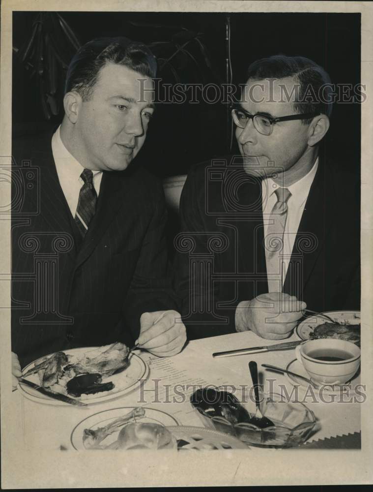 Load image into Gallery viewer, 1966 Press Photo Dr. Arend Lubbers &amp; Reverend Norman Thomas dine in Albany, NY
