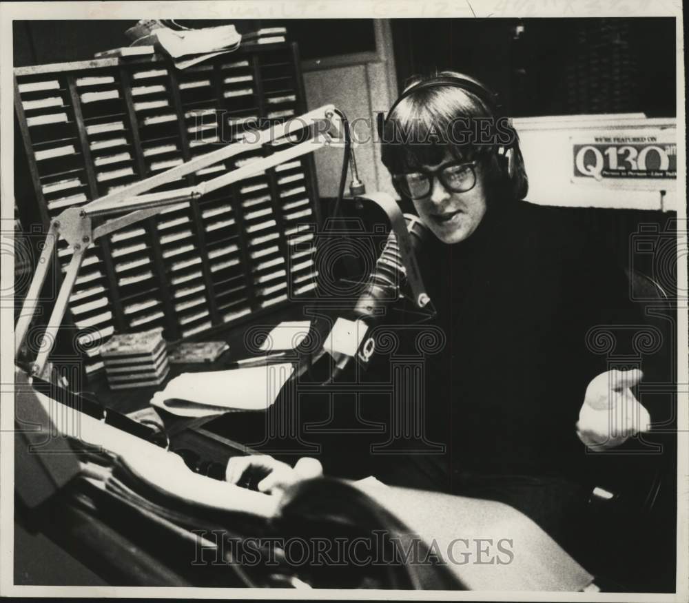 1982 Press Photo Tom Likus in studio at WQBK, Albany, New York - tua25070- Historic Images