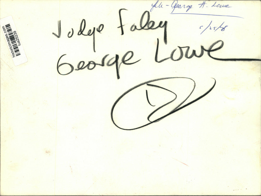 1978 Press Photo George Lowe with Judge Foley in Albany, New York library